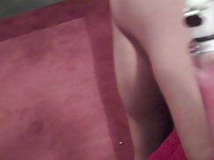 Una chica cojiendo c ...