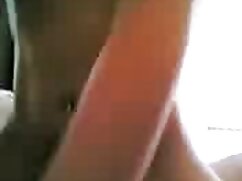 Striptease cogiendo  ...